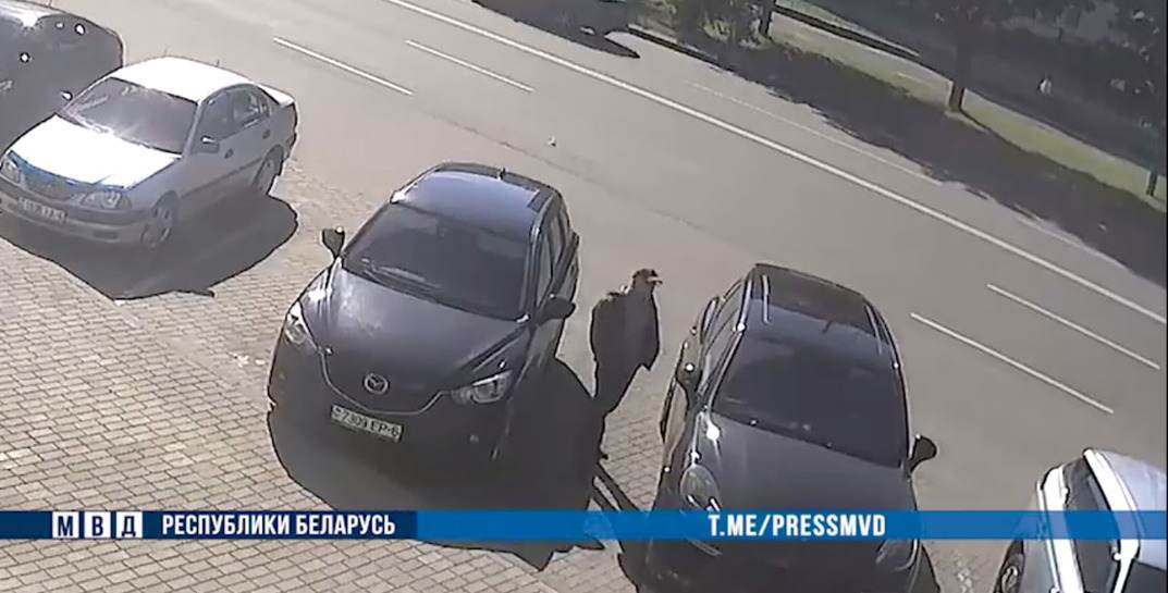 В Могилеве россиянин украл из авто на парковке более 40 тысяч рублей, теперь ему светит до 12 лет тюрьмы