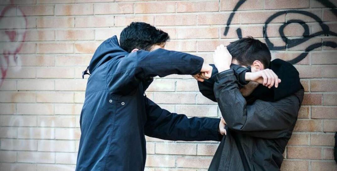 В Могилеве 18-летний парень устроил драку с прохожим, чтобы отобрать у него кошелек, телефон и ключи