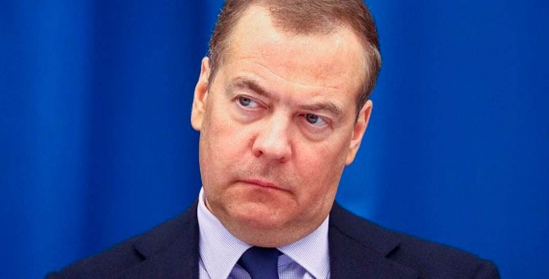 Медведев пригрозил нанести точечный удар гиперзвуковой ракетой по зданию суда в Гааге