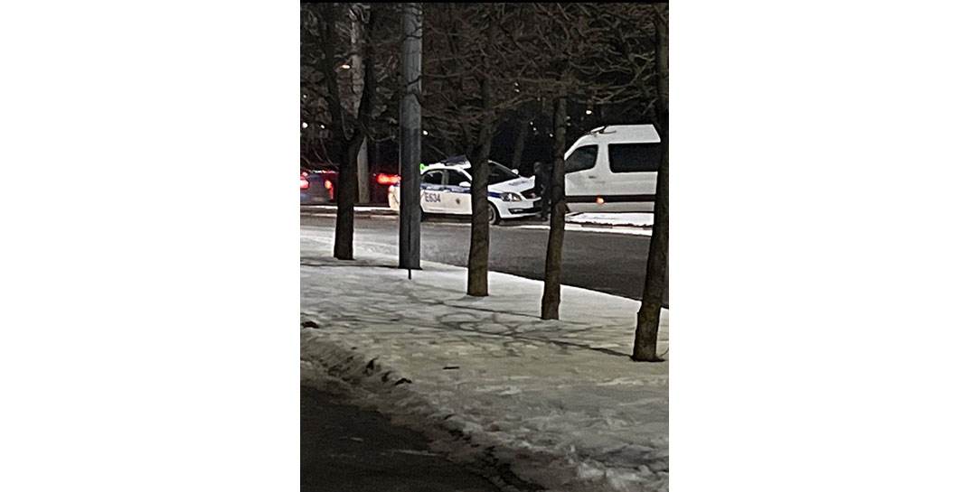В вечерней аварии в Могилеве автомобиль милиции сел на днище