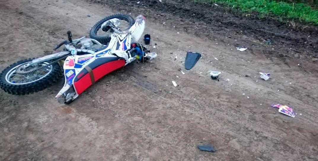 Под Бобруйском водитель мопеда сбил нетрезвую женщину и сам тяжело пострадал. Мужчине дали «домашнюю химию» и огромный штраф