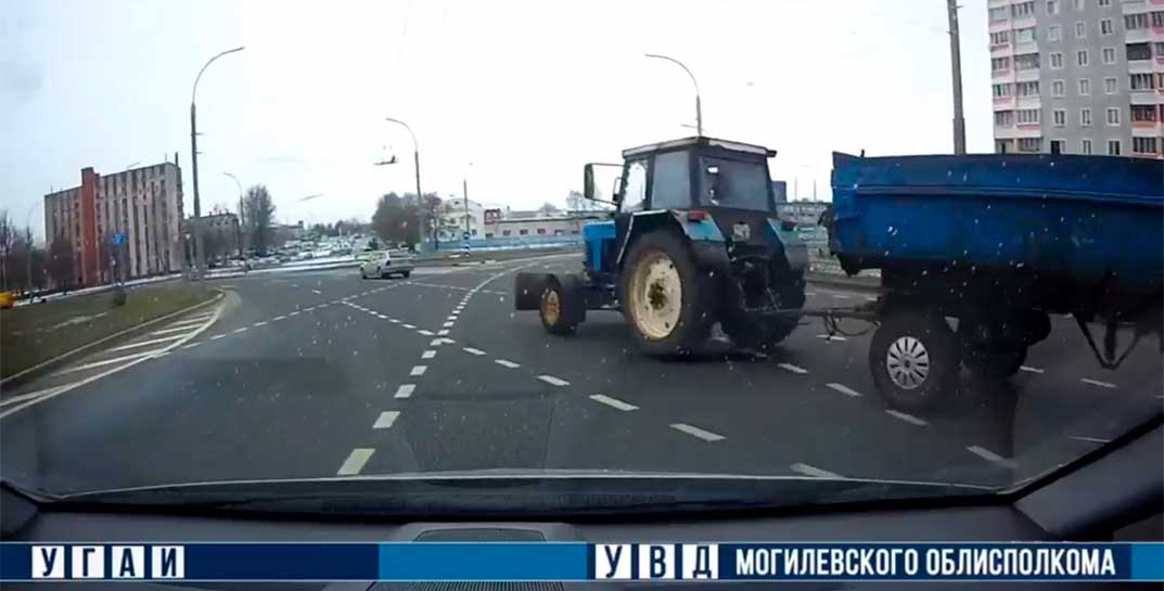 В Могилеве нахальный тракторист чуть не устроил ДТП. Его нашли и могут отобрать права