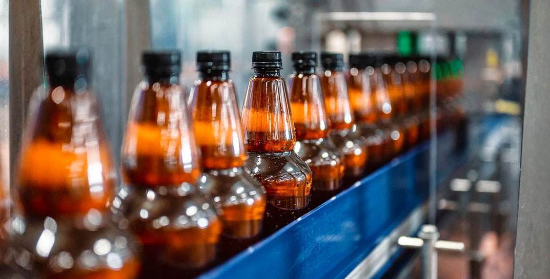 «Двушки» уходят в прошлое. С 2025 года Беларуси перестанут продавать пиво в пластиковых бутылках объемом больше полутора литров