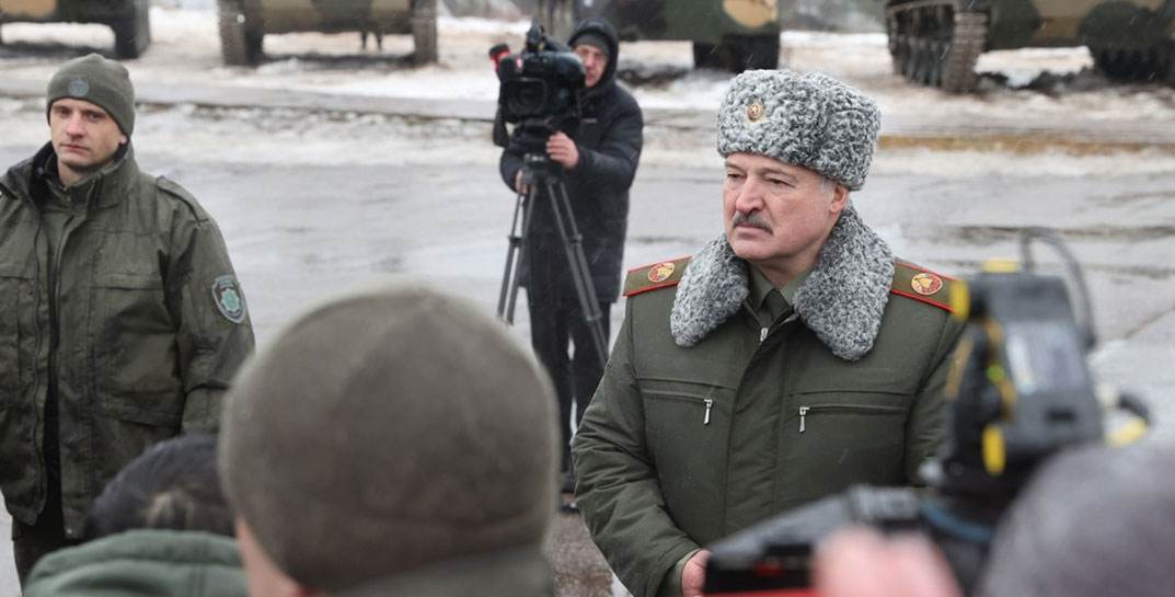 Лукашенко подписал указ о призыве на военную службу офицеров запаса
