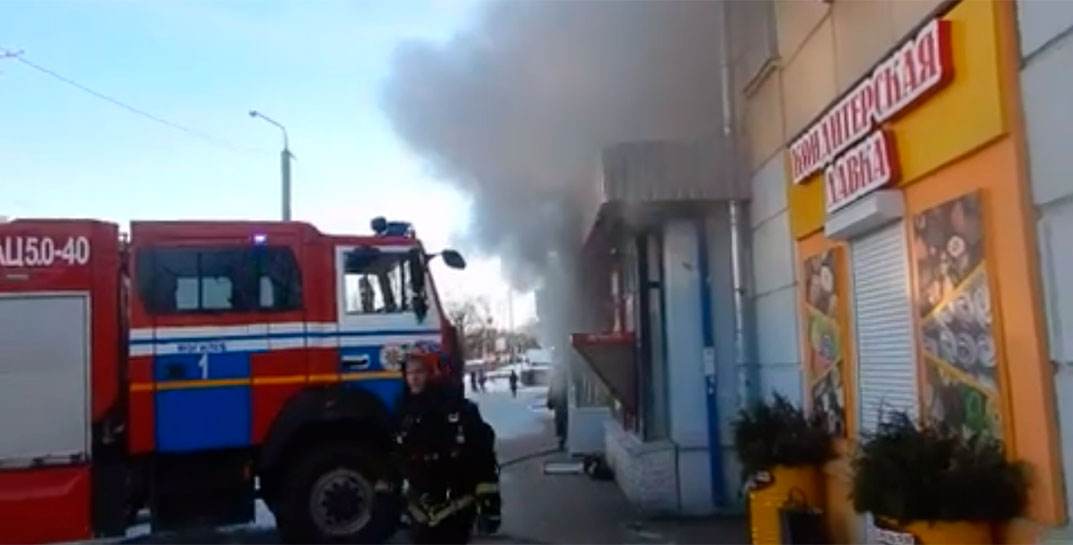 Появилось видео утреннего пожара в секонд-хэнде «Мода Макс» на Космонавтов