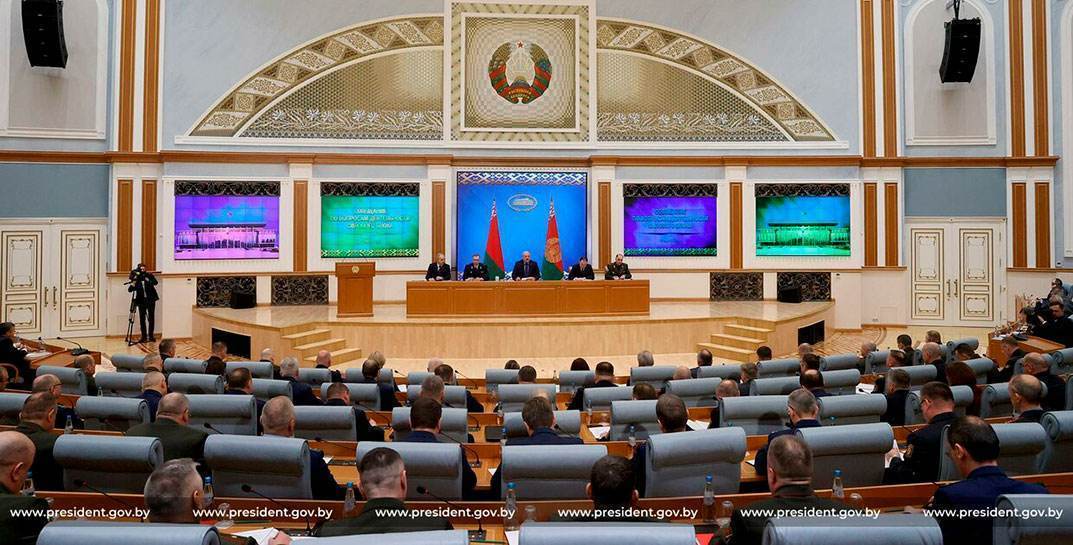 Лукашенко: Мужики, если мы не можем защитить своих женщин — грош нам цена!