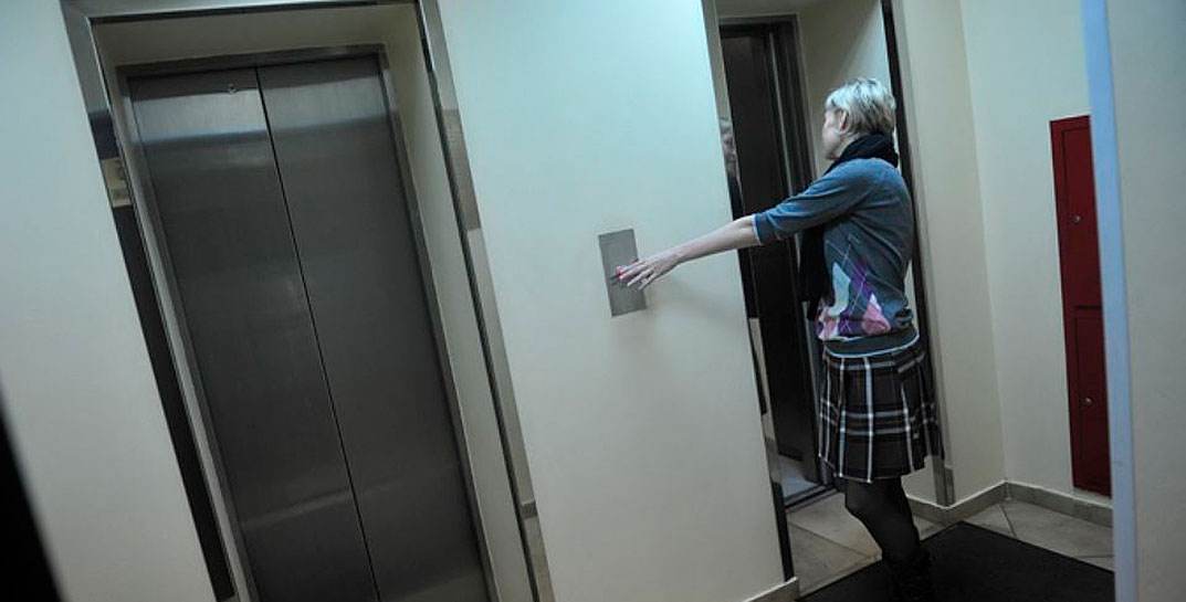 В Минске серийный вор снимал тормозные катушки в лифтах — его задержали