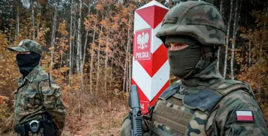 Польские пограничники показали видео атаки камнями и палками с белорусской стороны