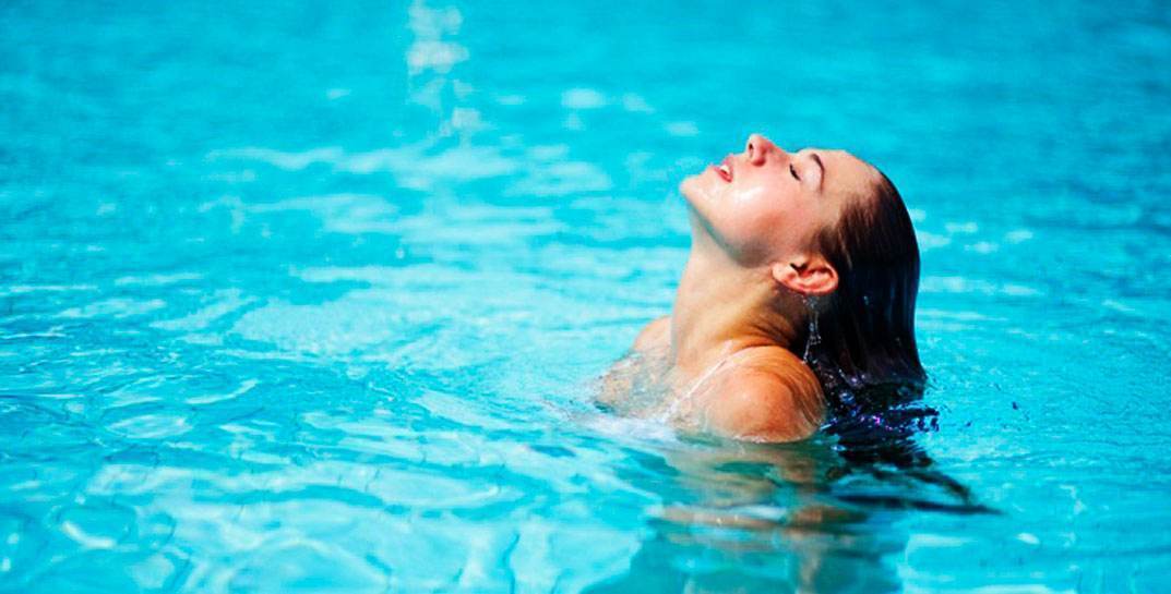 В Берлине женщинам разрешили купаться в бассейнах с обнаженной грудью