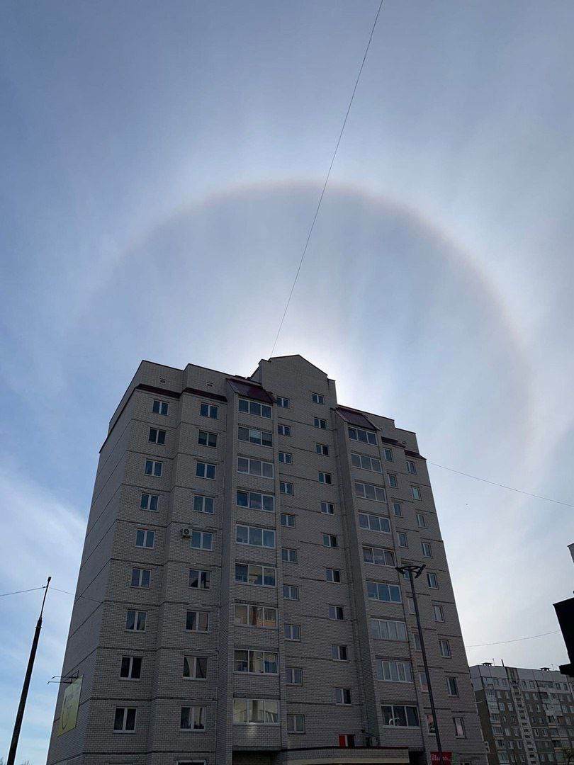 Вчера в небе Могилева наблюдалось необычное атмосферное явление — солнечное гало