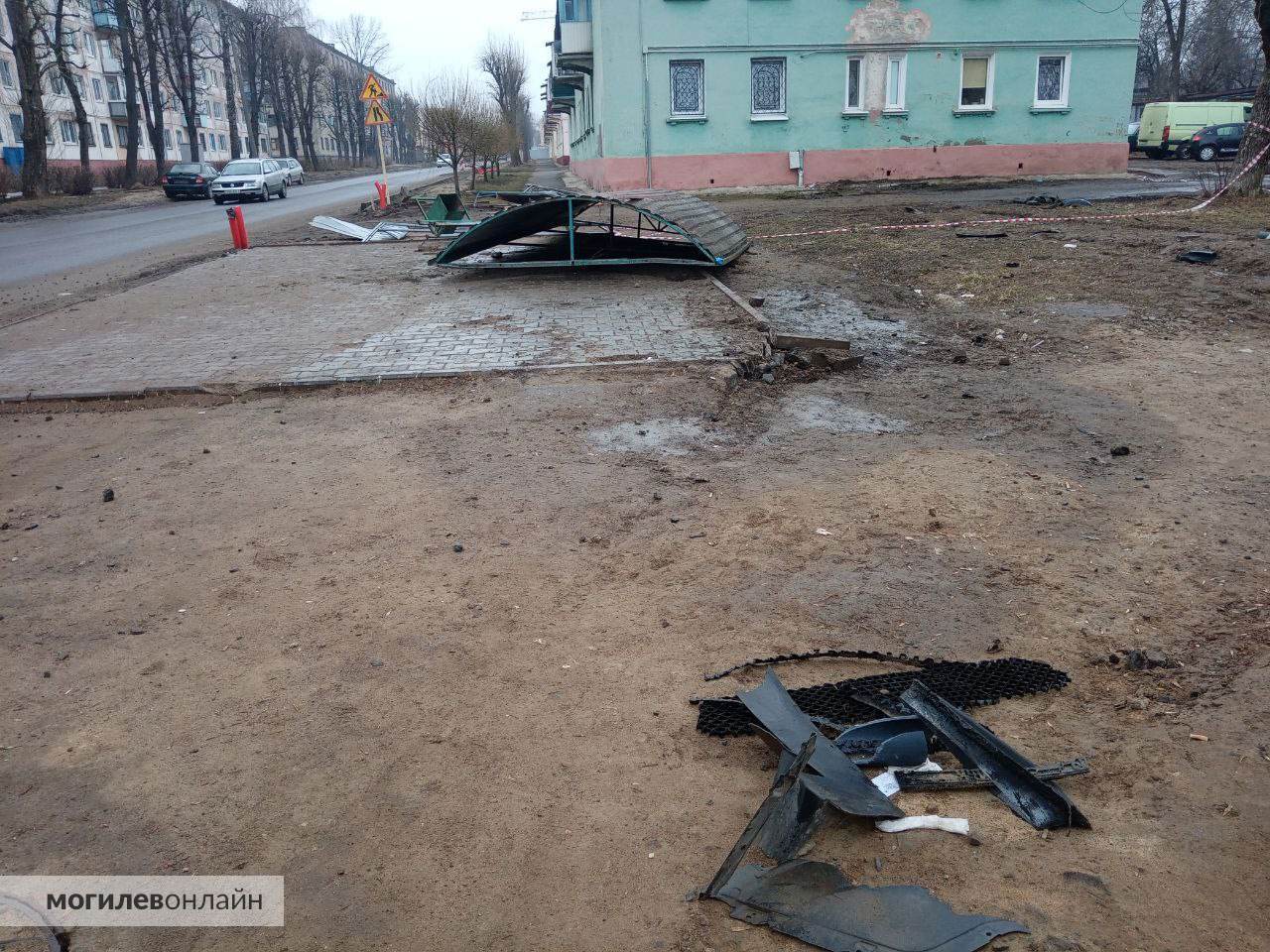 В Могилеве пьяный водитель на Porsche насмерть сбил человека, протаранив остановку
