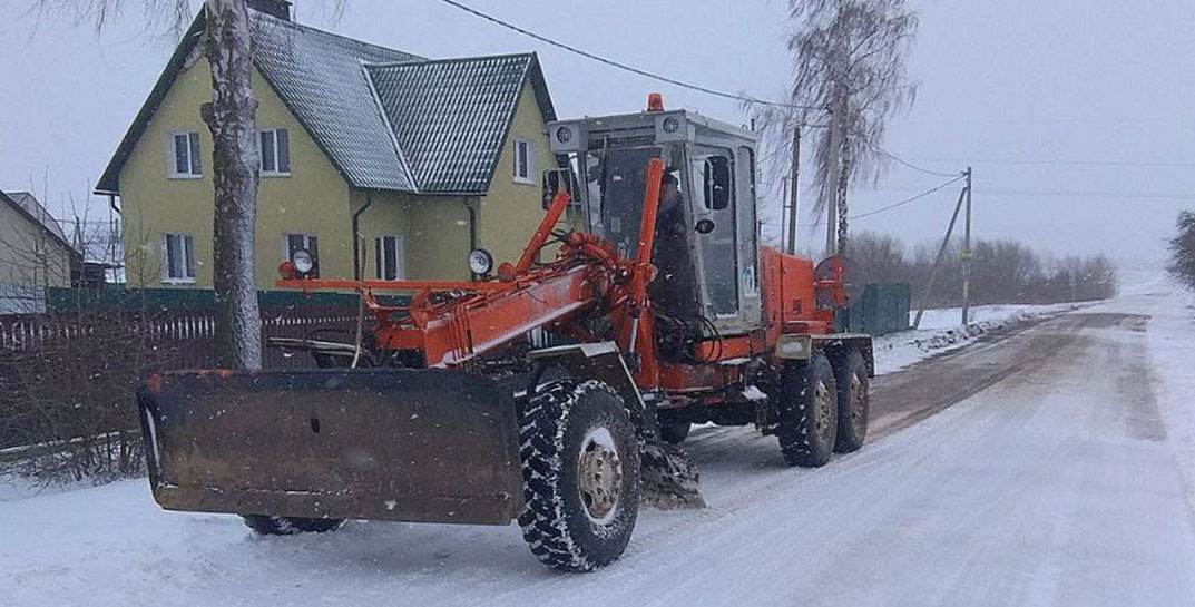 В Могилевском районе активно убирают мартовские сугробы