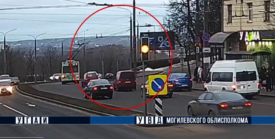 В Могилеве женщину-водителя «повело» не туда, она спровоцировала аварию