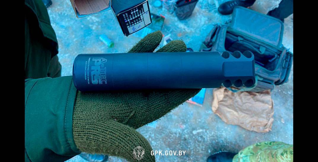 Водитель-латвиец вез в Беларусь прицел и глушитель