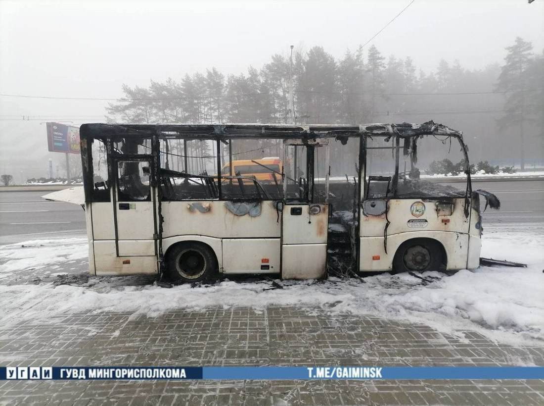 Автобус после пожара в Минске
