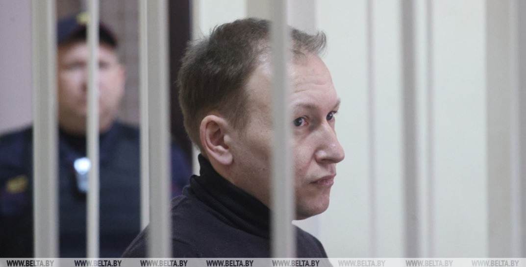В Минске начался суд на экс-кандидатом в президенты Дмитриевым. Политик признал вину