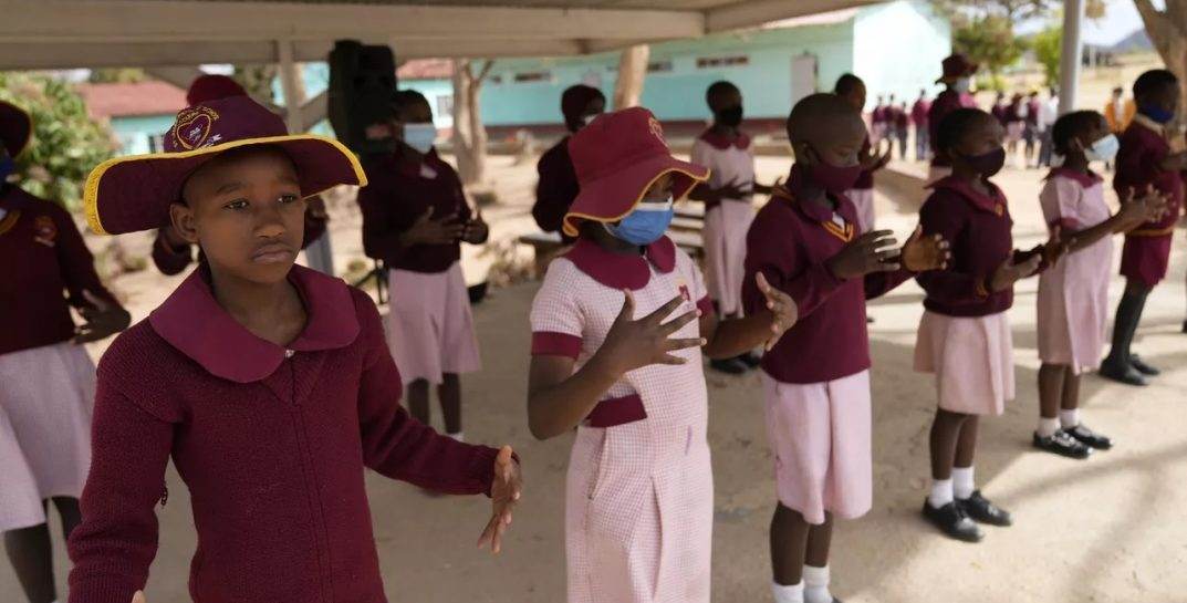 «Беллегпром» решил одеть школьников из Зимбабве
