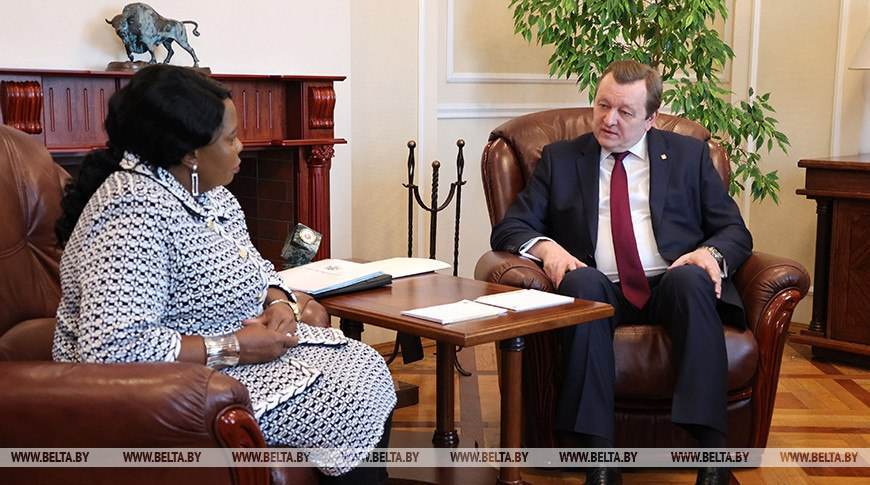 В Минск с визитом прилетела первая леди Зимбабве, она встретилась с главой МИД