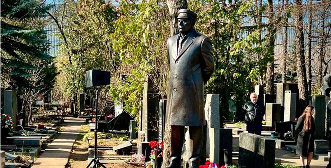 В Москве открыли памятник Владимиру Жириновскому