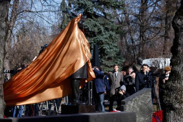 В Москве открыли памятник Владимиру Жириновскому