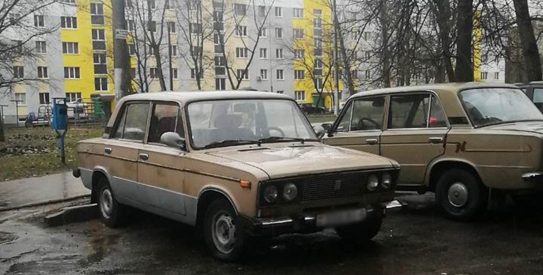 В Могилеве два пьяных парня хотели подвезти подругу, которой срочно понадобилось в Минск. Для этого сначала попытались угнать «Жигули», а потом «ВАЗ», но что-то пошло не так
