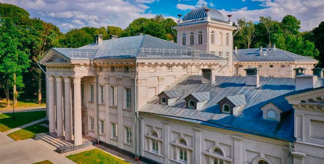 В шляхетском дворце Булгаков в Жиличах полностью завершены реставрационные работы — теперь в шикарном особняке можно побывать