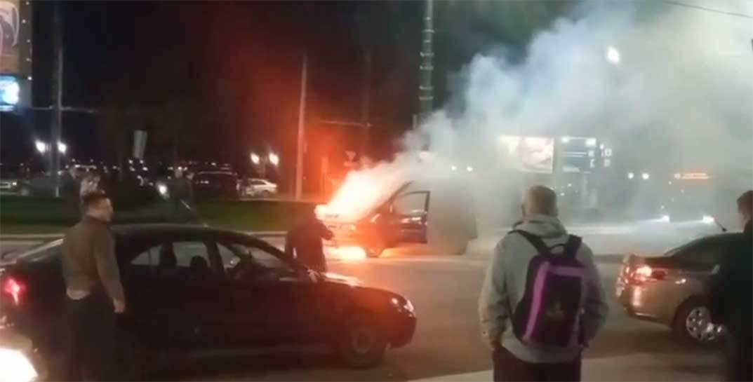 На Орджоникидзе вчера вечером горела машина