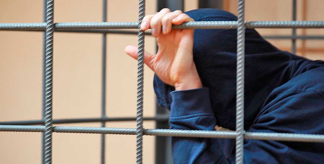 Под стражу заключен 19-летний могилевчанин, рисовавший свастику на стенах домов