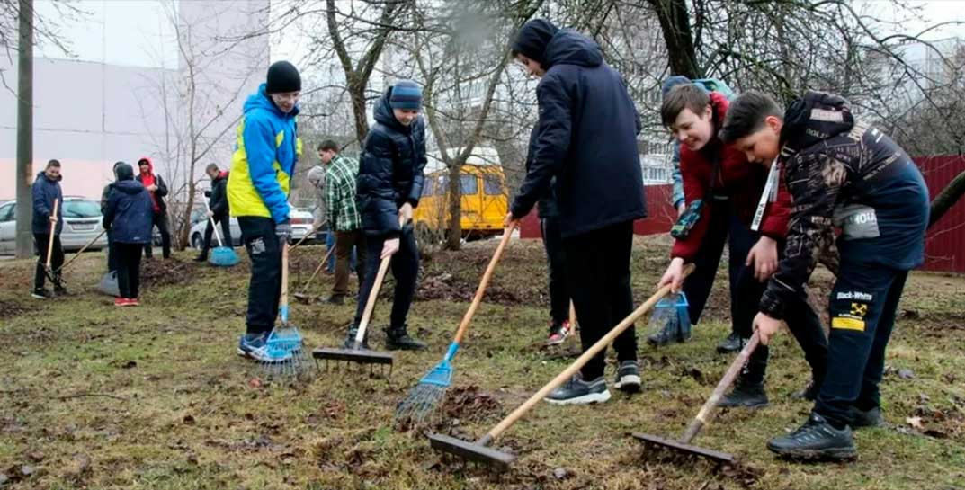 Субботник — дело добровольное. Что делать, если наниматель сокращает вам длинные выходные и настаивает, чтобы вы участвовали, угрожая увольнением?