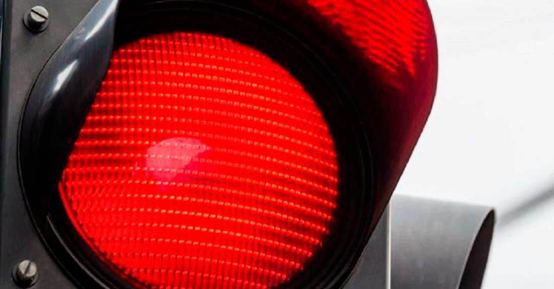 Посмотрите, как в Могилеве 10-я маршрутка беспардонно проезжает на красный свет