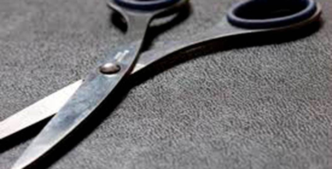 Заколола ножницами. В деревне под Гродно женщина убила сожителя, который ее душил