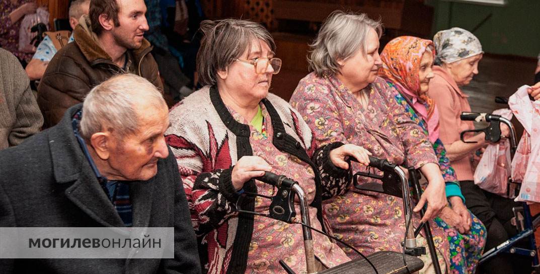 Ничего святого. В Могилевской области работница дома-интерната для инвалидов и престарелых снимала тысячи рублей с банковских карт подопечных