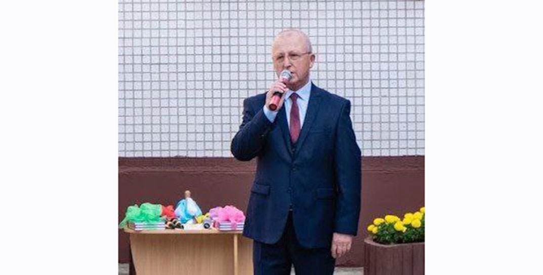 Родители и педагоги Могилева обсуждают новость — на заслуженный отдых уходит директор гимназии № 1 Александр Цвилик