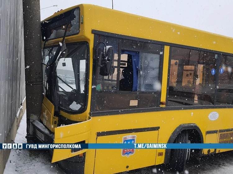Шесть человек госпитализированы после ДТП с автобусом в Минске