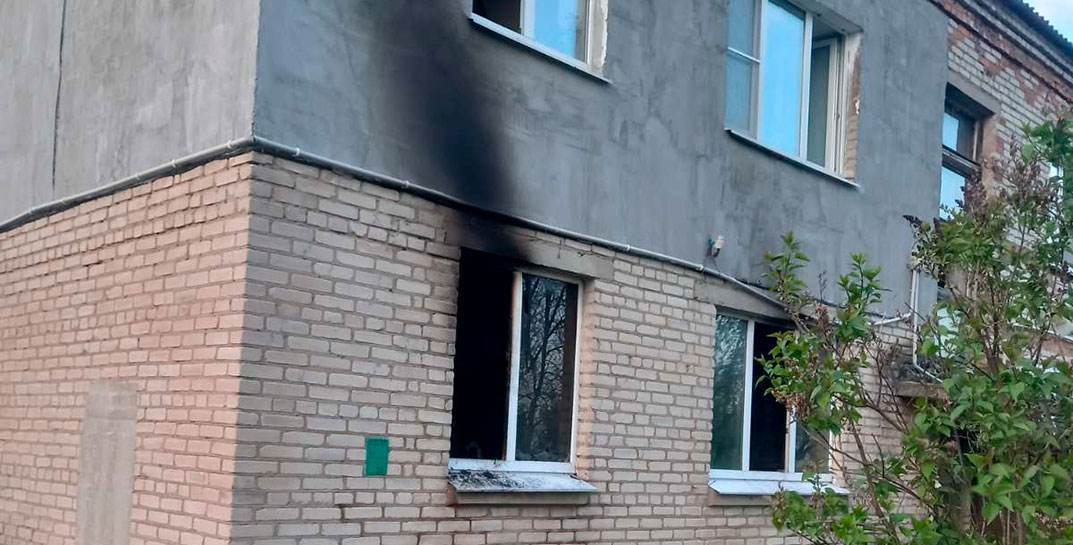 В Могилевском районе на пожаре сын спас отца, а спасатели эвакуировали двух пенсионерок