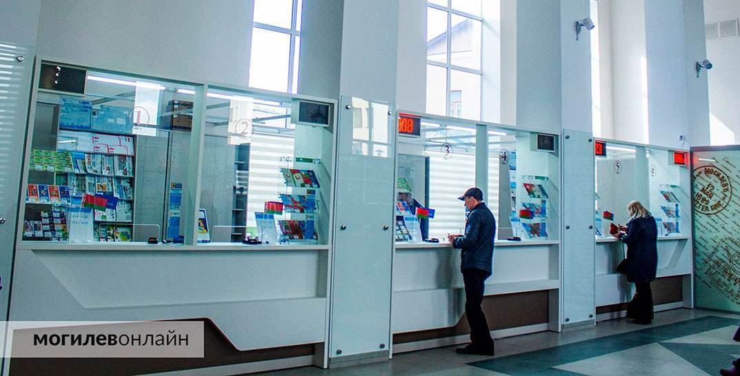 «Белпочта» досрочно выплатит пенсии и пособия за 9 мая