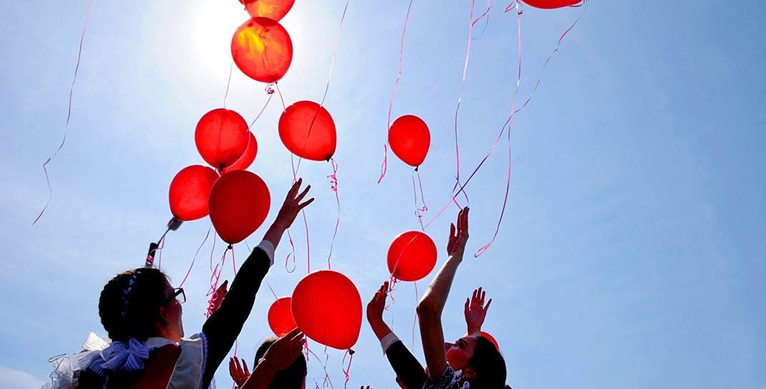 Минприроды призвало не запускать воздушные шары во время линеек и выпускных