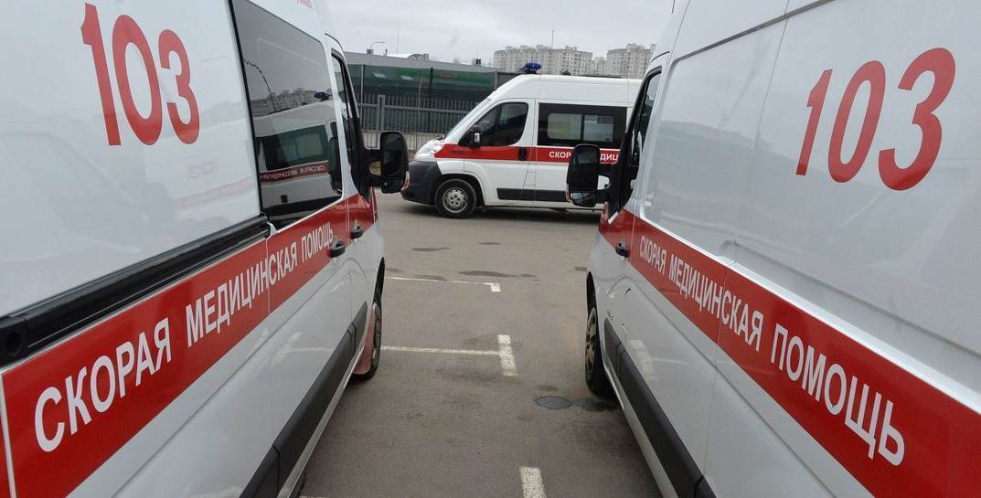 В Бобруйске мужчине вызвали скорую, а когда прибывший фельдшер начала осмотр, он снял штаны и показал ей свой половой орган