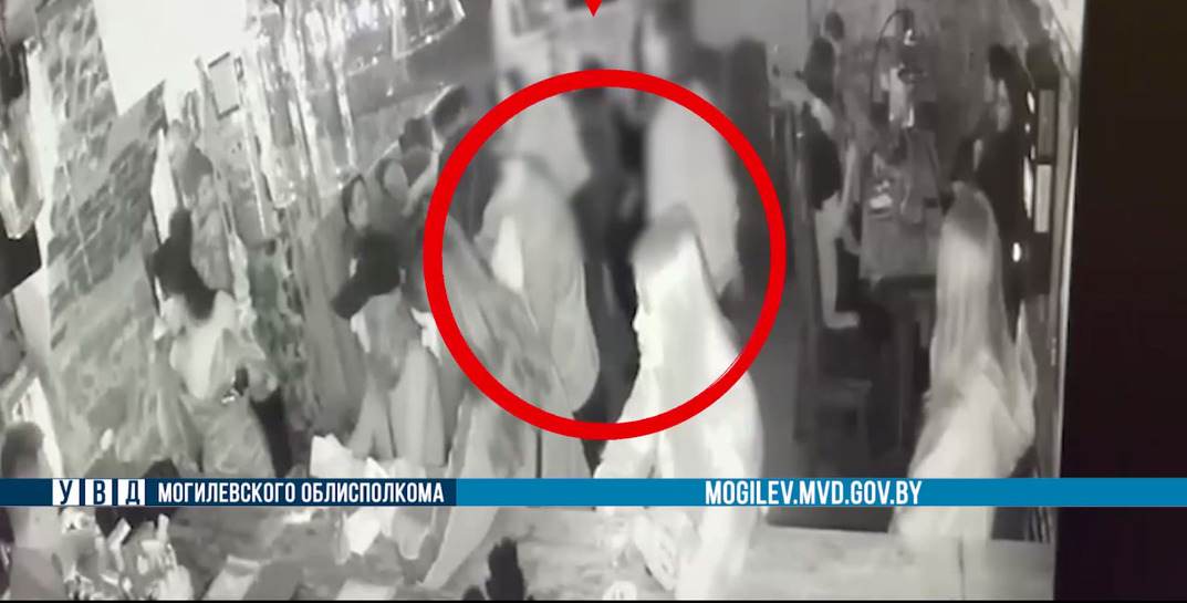 24-летняя могилевчанка нашла в баре новую подругу, а та сразу же обокрала ее на 600 рублей