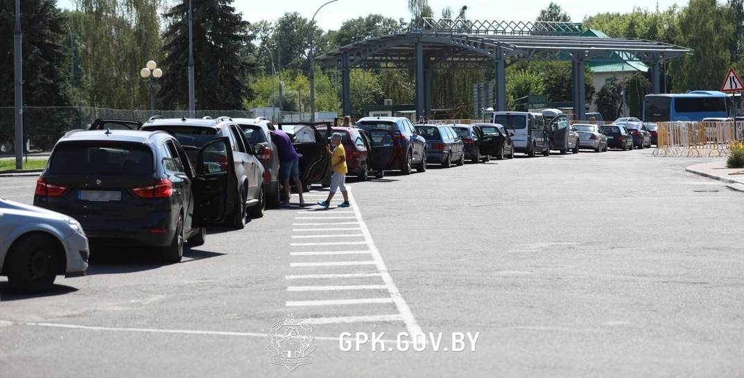 Оформления ждут более 350 авто: на границе с Польшей образуются большие очереди
