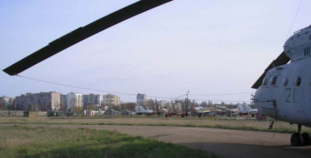 В Брянской области совсем неспокойно. Сообщают, что по военному аэродрому нанесли удар дронами