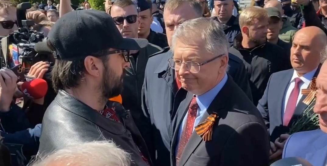 Российскому послу в Польше Андрееву не дали возложить цветы к мемориалу в Варшаве
