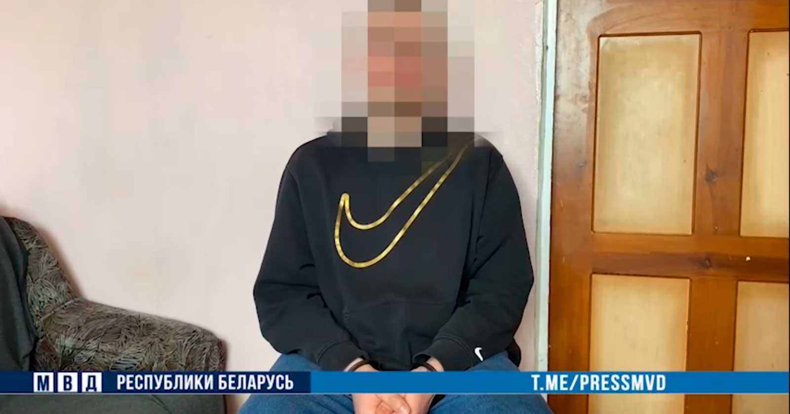 В Могилеве по горячим следам задержали курьера телефонных мошенников, который забрал 10 тысяч долларов у двух бабушек. Редкий случай — деньги удалось вернуть