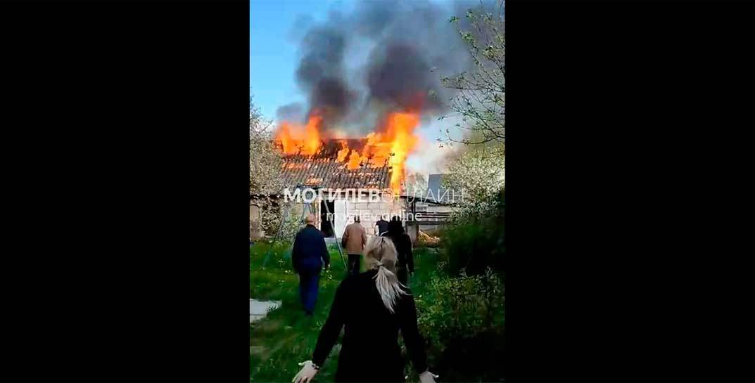Жесть в Новом Пашково под Могилевом: сгорела хозпостройка на две семьи