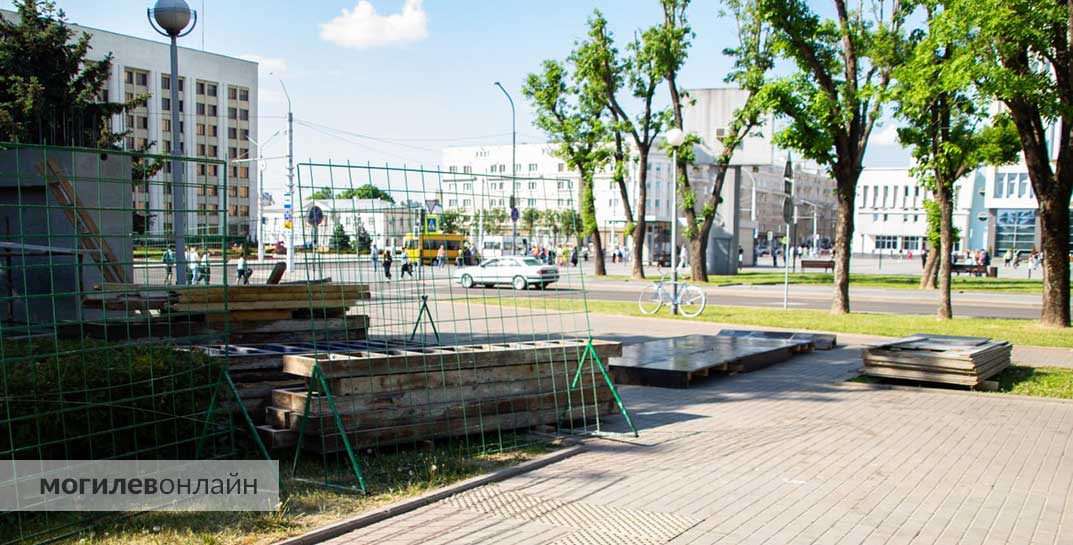 Посмотрели на стройку без опознавательных знаков возле «Атриума». Заодно узнали, что это будет