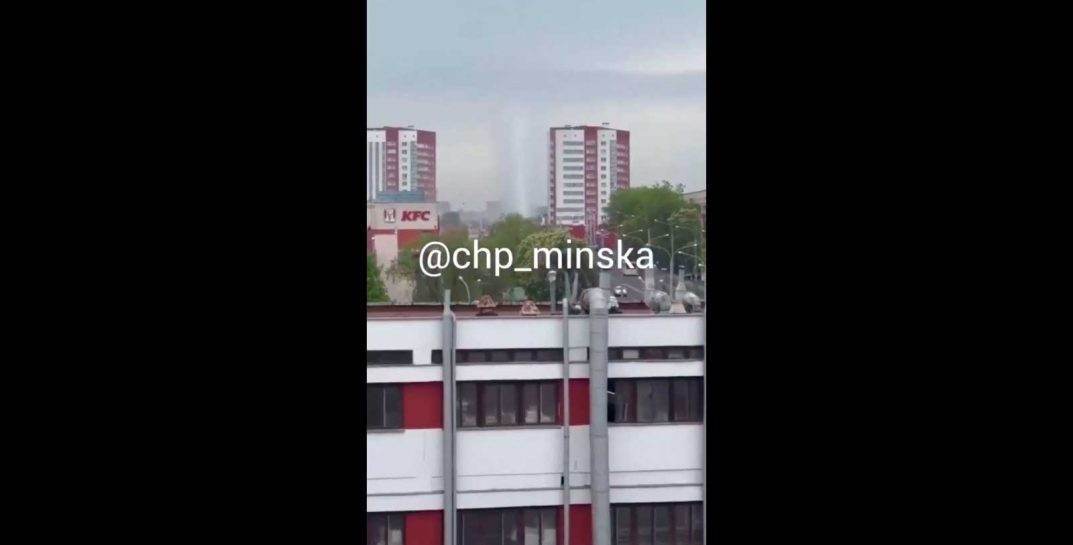 Ничего необычного: просто посмотрите на гейзер в Минске высотой с многоэтажный дом