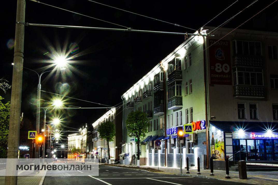 На Комсомольской, которая готовится к открытию, сделали подсветку — посмотрите, как красиво улица выглядит поздним вечером
