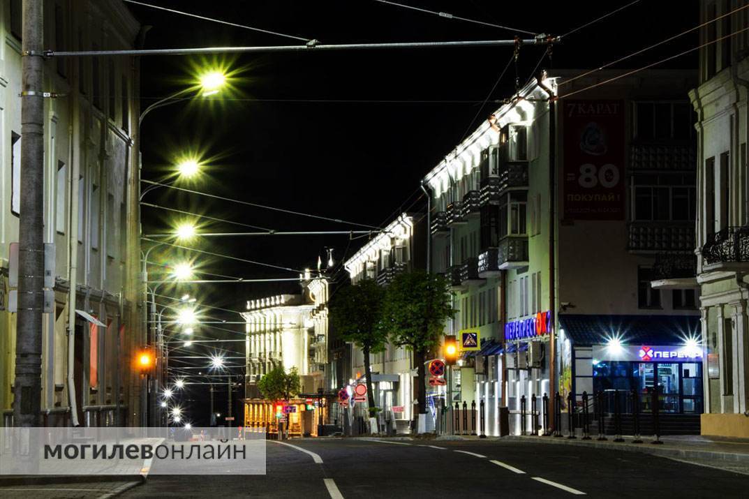 На Комсомольской, которая готовится к открытию, сделали подсветку — посмотрите, как красиво улица выглядит поздним вечером