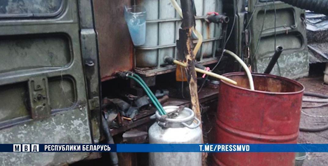 На Гродненщине нашли самогонный мини-завод на колесах