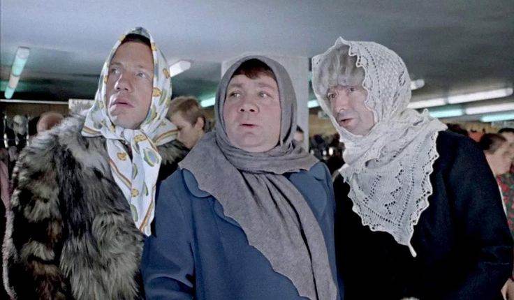 В Новополоцке на танцах мужчина кинул через плечо «борзого парня», а оказалось, что это девушка 🤷‍♂️